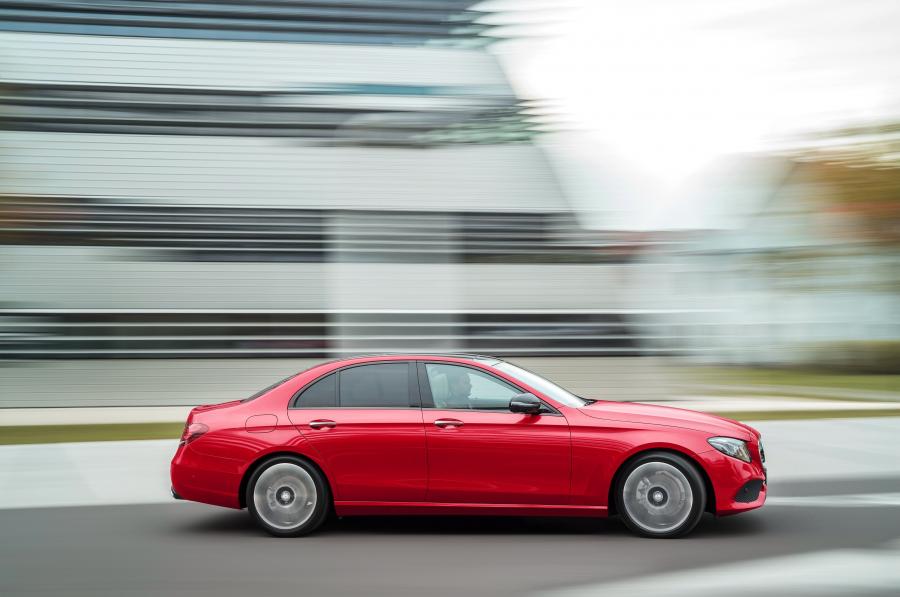  Mercedes-Benz E220d Avantgarde Line 2016 года  (фото 7 из 18)